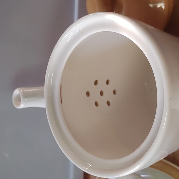 Tim Horton's tea pot set - Picture 3 of 4